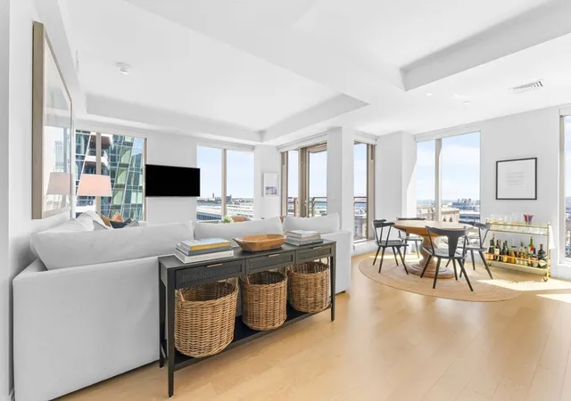 3rd image of 133 Seaport Blvd #1022, Boston, MA 02210 | MLS# 73513881