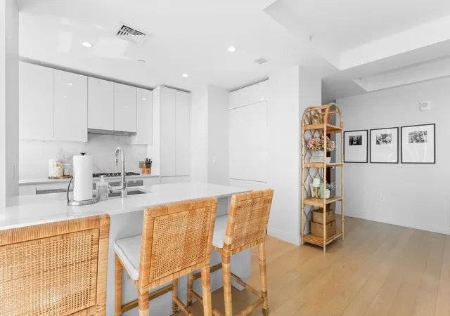 5th image of 133 Seaport Blvd #1022, Boston, MA 02210 | MLS# 73513881