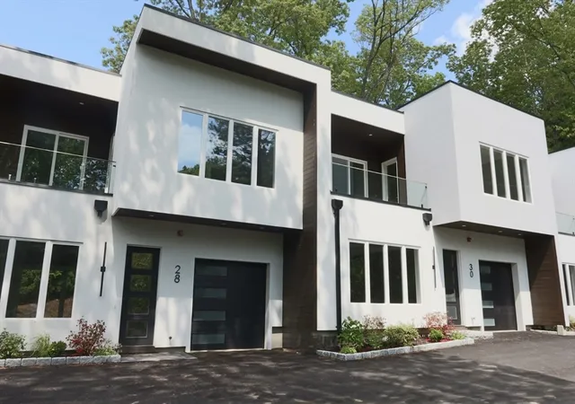 1st image of 28 Wilson Cir #28, Newton, MA 02461 | MLS# 73522456