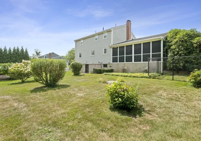2nd image of 20 Worcester Dr, Norwood, MA 02062 | MLS# 73565782