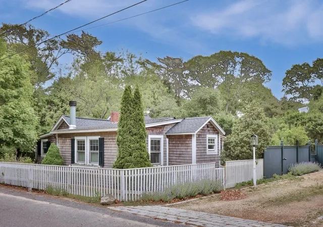 1st image of 29 Jernegan Ave, Edgartown, MA 02539 | MLS# 73535103