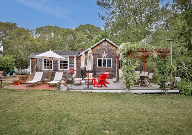 3rd image of 29 Jernegan Ave, Edgartown, MA 02539 | MLS# 73535103