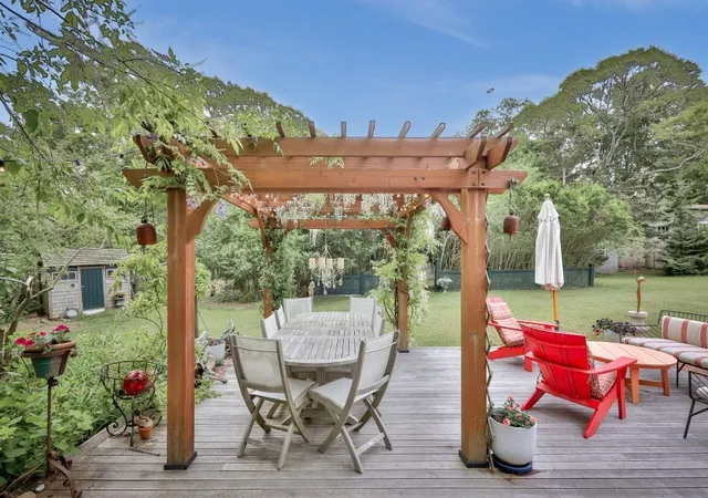 4th image of 29 Jernegan Ave, Edgartown, MA 02539 | MLS# 73535103