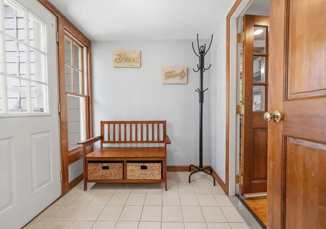 4th image of 21 Pembroke St, Kingston, MA 02364 | MLS# 73554132