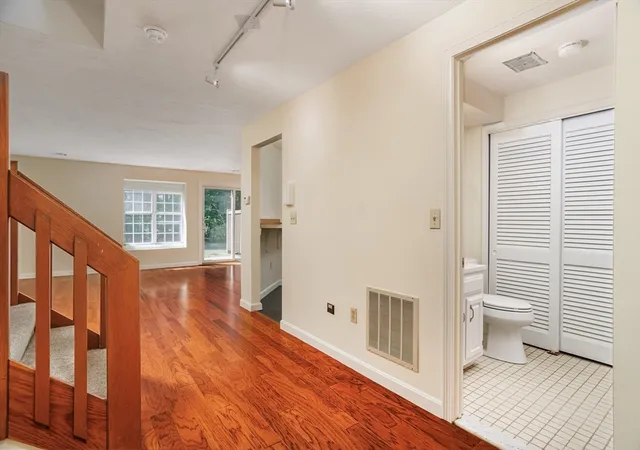 3rd image of 511 Ridgefield Cir, Clinton, MA 01510