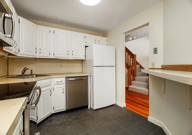 5th image of 511 Ridgefield Cir, Clinton, MA 01510