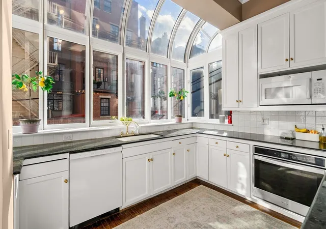 3rd image of 12 Marlborough St, Boston, MA 02116