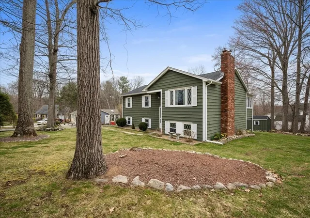 Homes for sale in Dudley, MA | 20 Jaybee Ave, Dudley, MA 01571 | MLS# 73501478