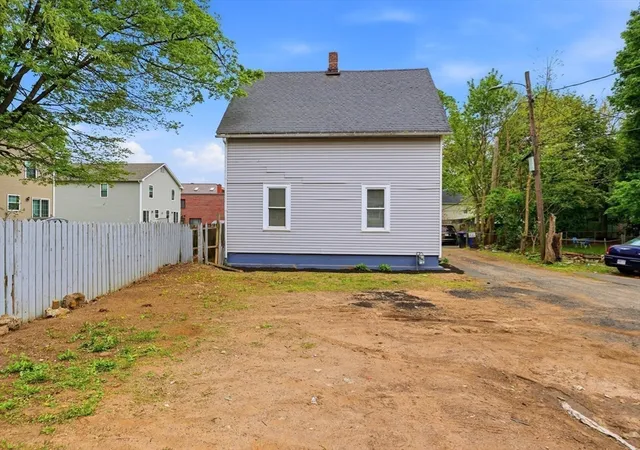 19th image of 9 Owens Pl, Holyoke, MA 01040 | MLS# 73514678
