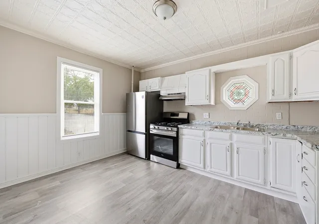 Photo 3 of Single family home for sale at 9 Owens Pl, Holyoke, MA 01040 | MLS# 73514678 | Listing updated on 2026-08-24