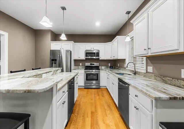 3rd image of 115 Cross St, Bridgewater, MA 02324 | MLS# 73565910
