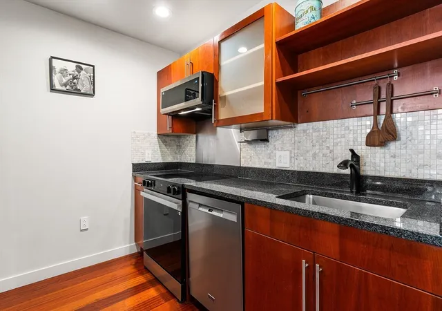 4th image of 17 Otis St, Cambridge, MA 02141