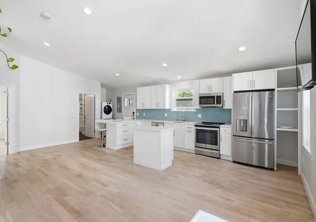 2nd image of 34 Underhill St #4, Winthrop, MA 02152 | MLS# 73529956