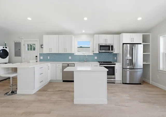3rd image of 34 Underhill St #4, Winthrop, MA 02152 | MLS# 73529956