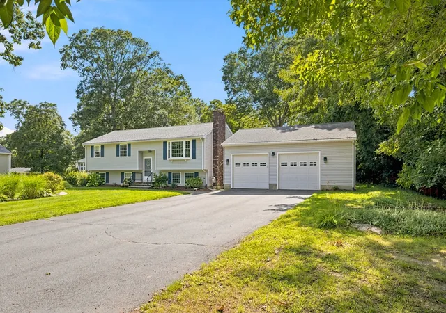 Photo 3 of Single family home for sale at 19 Sawdy Pond Ave, Tiverton, RI 02878 | MLS# 73564378 | Listing updated on 2026-10-07