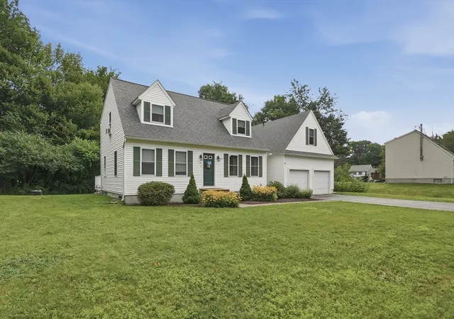 Photo 2 of Single family home for sale at 4 Mccann Pl, Paxton, MA 01612 | MLS# 73565785 | Listing updated on 2026-08-26
