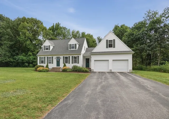 Photo 3 of Single family home for sale at 4 Mccann Pl, Paxton, MA 01612 | MLS# 73565785 | Listing updated on 2026-08-26