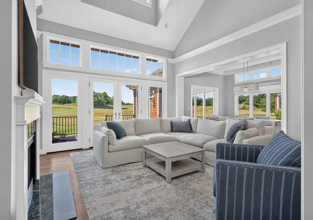 3rd image of 24 Black Rock Dr #24, Hingham, MA 02043 | MLS# 73552895