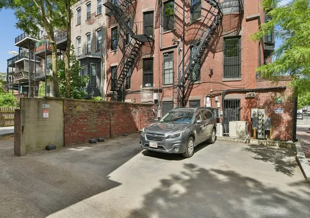 2nd image of 748 Tremont St, Boston, MA 02118