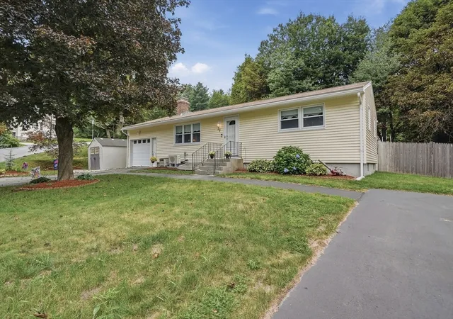 3rd image of 28 Cumberland Dr, West Boylston, MA 01583 | MLS# 73566069