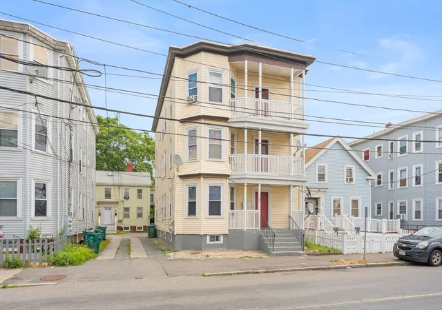 2nd image of 60 Commercial St, Lynn, MA 01905 | MLS# 73549256
