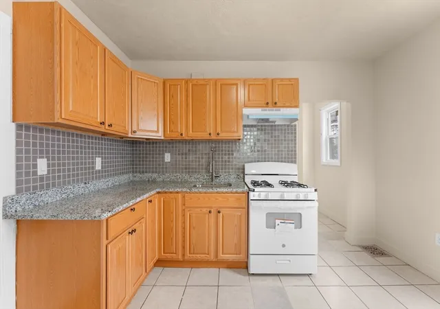 3rd image of 60 Commercial St, Lynn, MA 01905 | MLS# 73549256