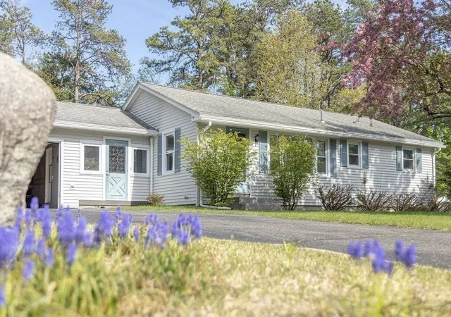 Homes for sale in Northampton, MA | 142 Spruce Hill Ave, Northampton, MA 01062 | MLS# 73514068