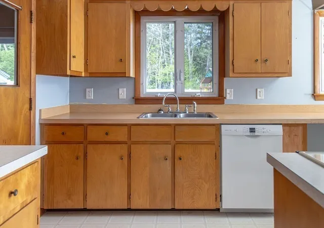 Homes for sale in Northampton, MA | 142 Spruce Hill Ave, Northampton, MA 01062 | MLS# 73514068
