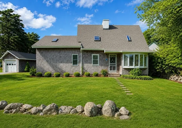 2nd image of 8 Juniper Rd, Westport, MA 02790 | MLS# 73543884