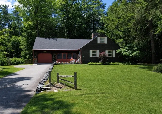 Homes for sale in Greenfield, MA | 26 Oak Hill Road, Greenfield, MA 01301 | MLS# 73539362