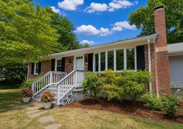 Homes for sale in North Attleboro, MA | 344 Old Post Rd, North Attleboro, MA 02760 | MLS# 73545647
