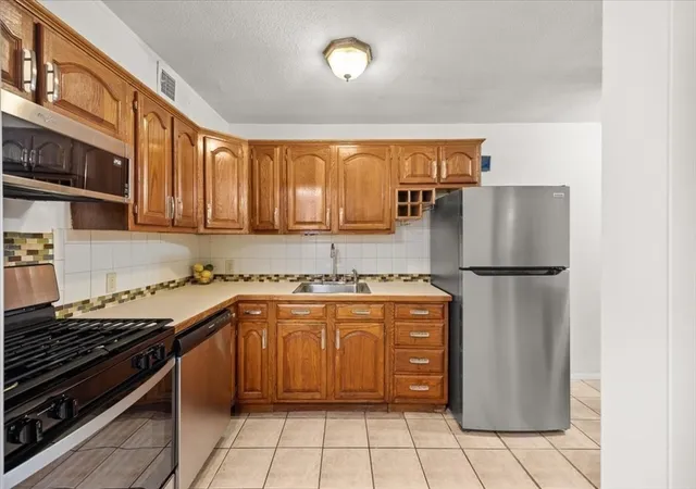 2nd image of 171 Highland Street #103, Taunton, MA 02780 | MLS# 73541594