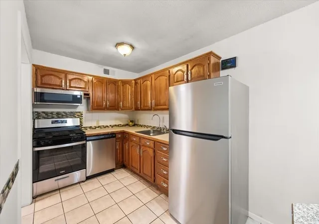 3rd image of 171 Highland St, Taunton, MA 02780
