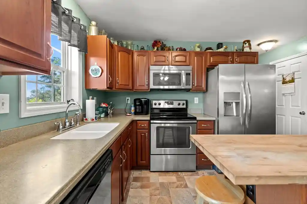 Listing Photo 33 - Condo for sale in 25r Beacon St located at 25r Beacon St, Amesbury, MA 01913 - Unit 25r Beacon St