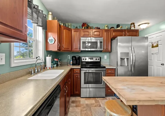 33rd image of 25r Beacon St, Amesbury, MA 01913 | MLS# 73540885