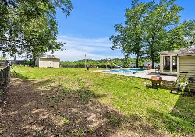 4th image of 25R Beacon St, Amesbury, MA 01913 | MLS# 73540885