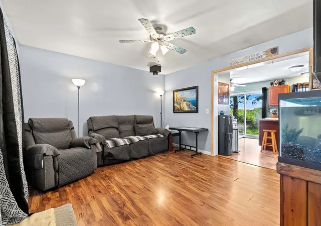 5th image of 25R Beacon St, Amesbury, MA 01913 | MLS# 73540885
