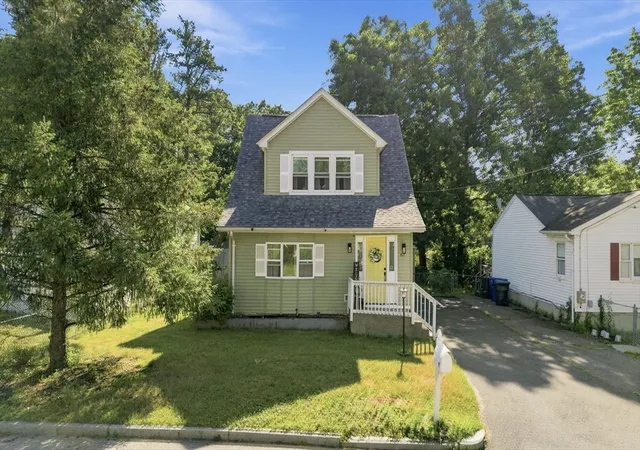 Homes for sale in Springfield, MA | 87 Lakevilla Ave, Springfield, MA 01109 | MLS# 73545724