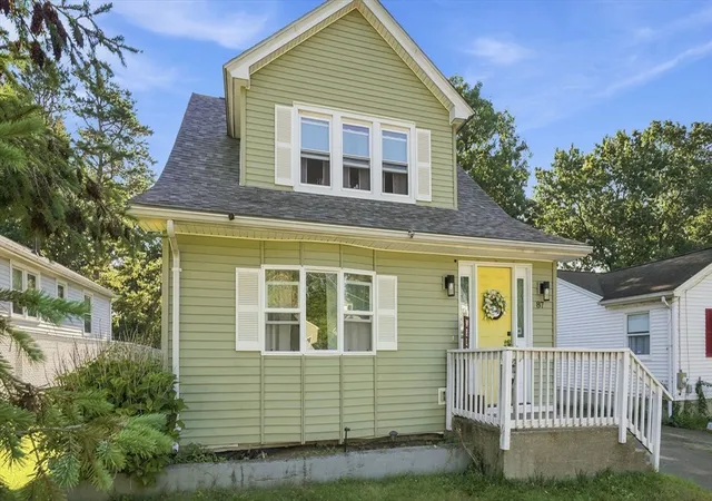 Homes for sale in Springfield, MA | 87 Lakevilla Ave, Springfield, MA 01109 | MLS# 73545724