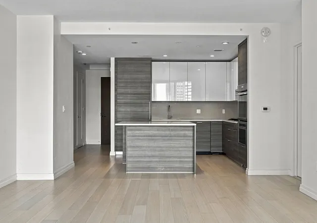 Photo 5 of Condo for sale at 1 Franklin Street #3107, Boston, MA 02110 | MLS# 73569087 | Listing updated on 2026-08-31