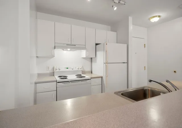Listing Photo 5 - Condo for sale in building located at 636 Beacon St, Boston, MA 02215 - Unit #505