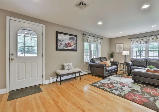 3rd image of 33 Reynolds Rd, Wakefield, MA 01880 | MLS# 73539982