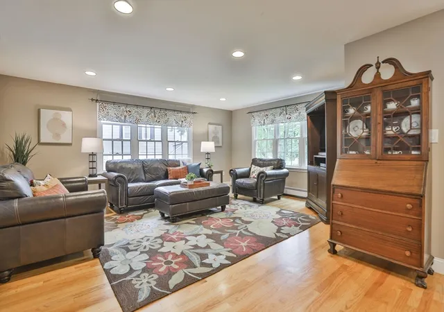4th image of 33 Reynolds Rd, Wakefield, MA 01880 | MLS# 73539982