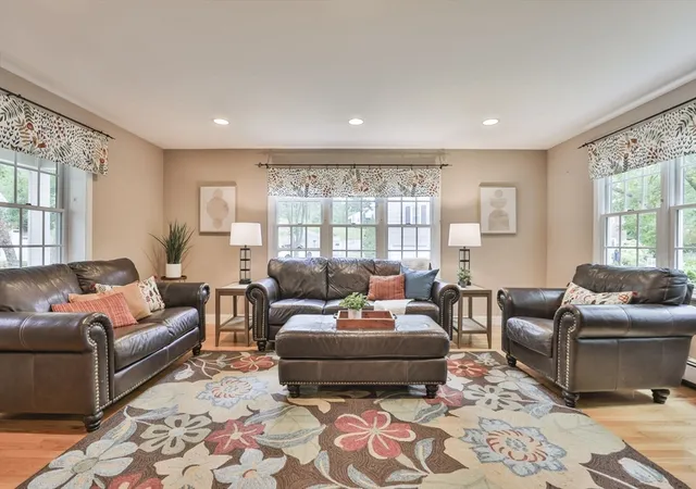 5th image of 33 Reynolds Rd, Wakefield, MA 01880 | MLS# 73539982