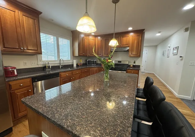 5th image of 45 Crescent Rd, Needham, MA 02494