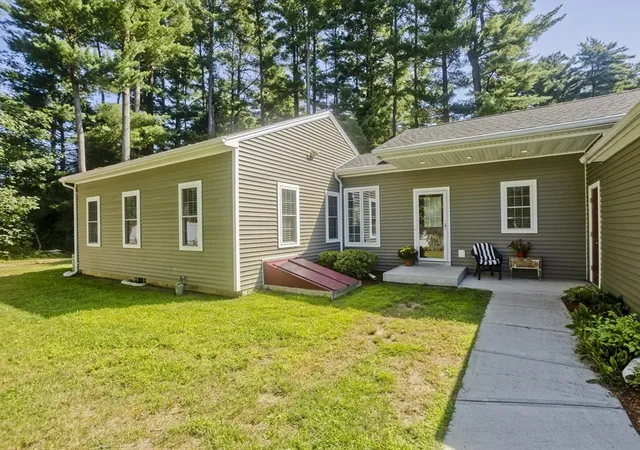 4th image of 6 Joan St, Wilbraham, MA 01095 | MLS# 73565321