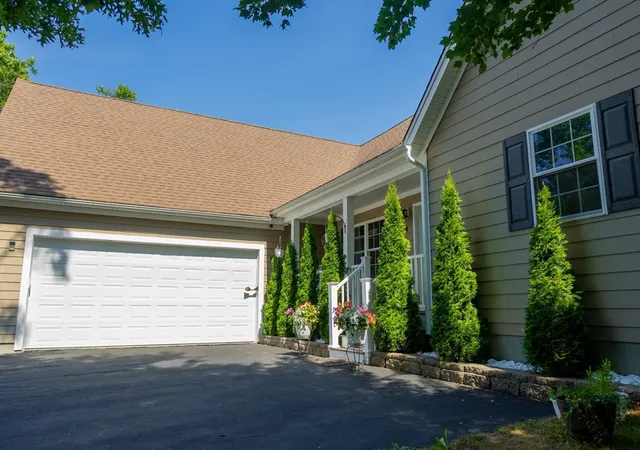 Photo 3 of Single family home for sale at 4 Finch Ln, Buzzards Bay, MA 02532 | MLS# 73413817 | Listing updated on 2025-09-02