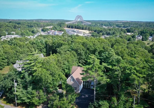 Photo 3 of Single family home for sale at 4 Finch Ln, Buzzards Bay, MA 02532 | MLS# 73413817 | Listing updated on 2025-09-02
