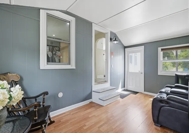 3rd image of 229 Whalom Rd, Lunenburg, MA 01462 | MLS# 73567809