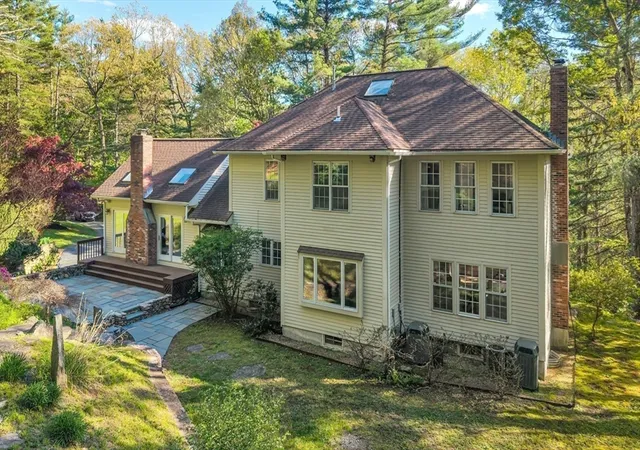 3rd image of 20 Old Rd, Weston, MA 02493 | MLS# 73518815